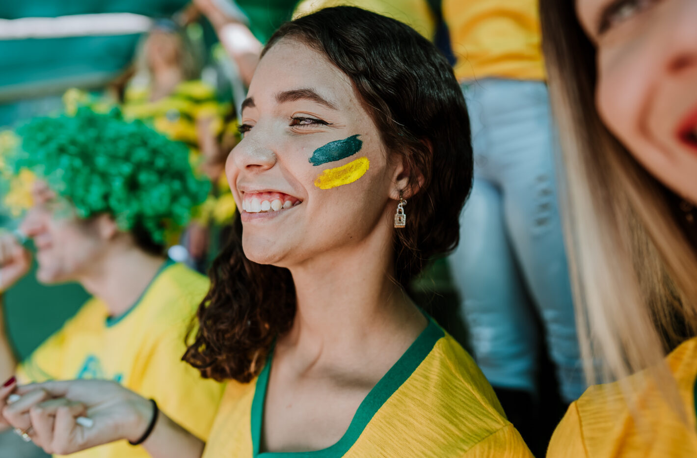 Happy Australian fan cheering for Australian Para-sport athletes at the Glasgow 2026 Commonwealth Games.